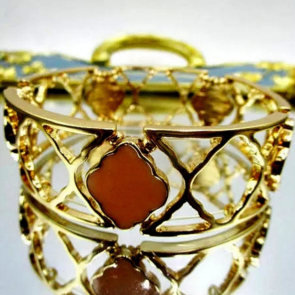 💖 Hollow Out Bracelet